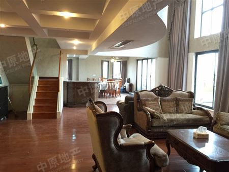 桐梓林欧城 四室三厅 开发商装修 交通配套方便